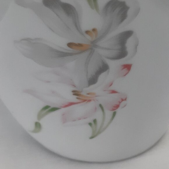 UNIQUE FLORAL PORCELAIN DECOR VASE - Picture 4 of 4